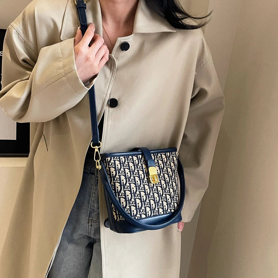 Handbags. High-grade fashion handbag bag female 2025 new autumn and winter retro leisure bucket bag minority design shoulder bag