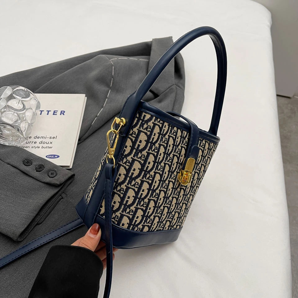 Handbags. High-grade fashion handbag bag female 2025 new autumn and winter retro leisure bucket bag minority design shoulder bag