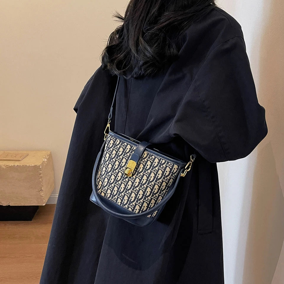 Handbags. High-grade fashion handbag bag female 2025 new autumn and winter retro leisure bucket bag minority design shoulder bag