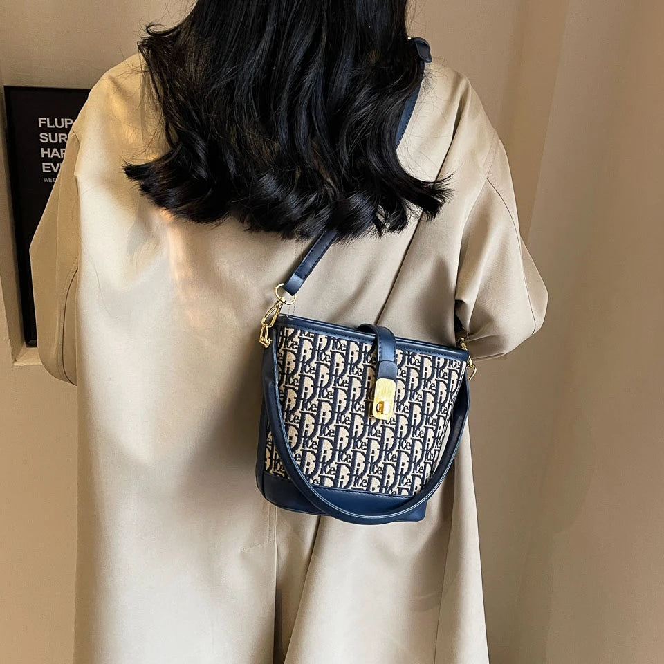 Handbags. High-grade fashion handbag bag female 2025 new autumn and winter retro leisure bucket bag minority design shoulder bag