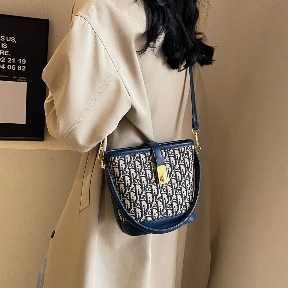 Handbags. High-grade fashion handbag bag female 2025 new autumn and winter retro leisure bucket bag minority design shoulder bag