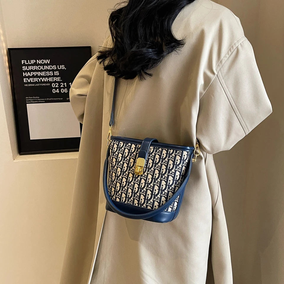 Handbags. High-grade fashion handbag bag female 2025 new autumn and winter retro leisure bucket bag minority design shoulder bag