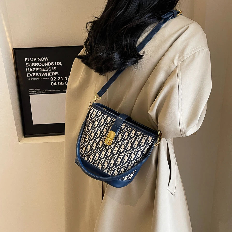 Handbags. High-grade fashion handbag bag female 2025 new autumn and winter retro leisure bucket bag minority design shoulder bag