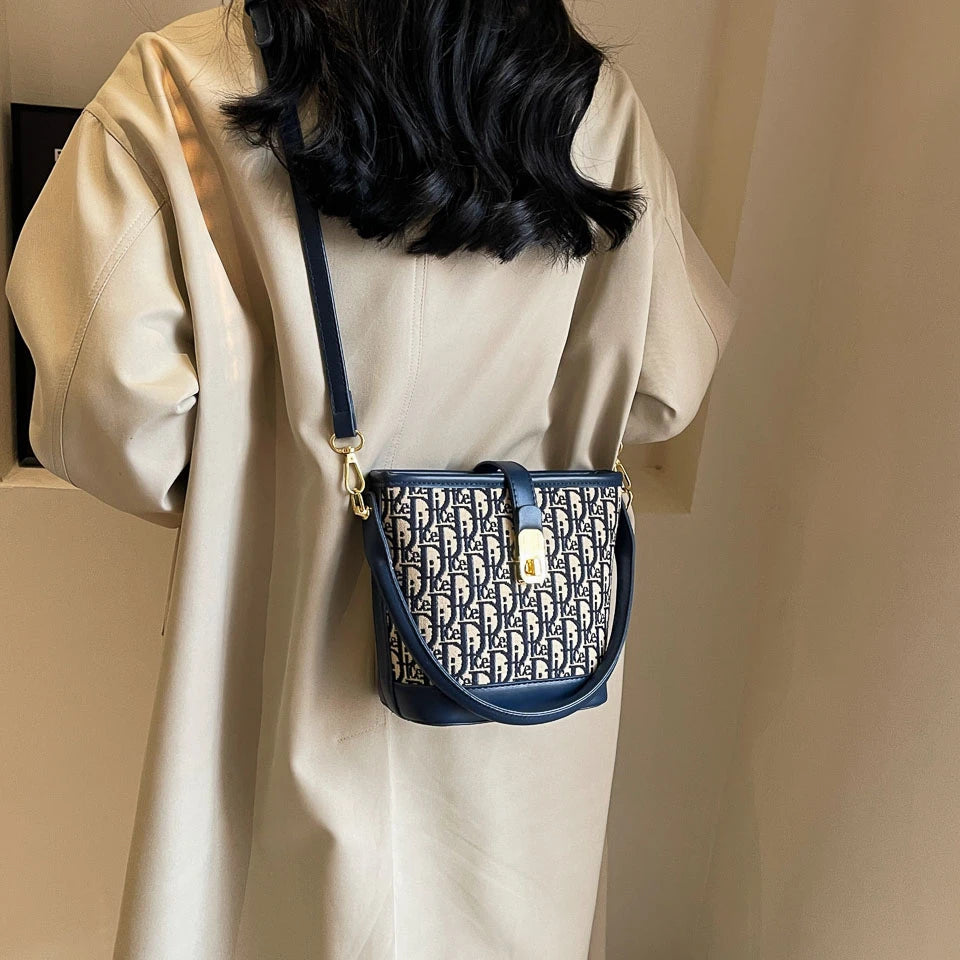 Handbags. High-grade fashion handbag bag female 2025 new autumn and winter retro leisure bucket bag minority design shoulder bag