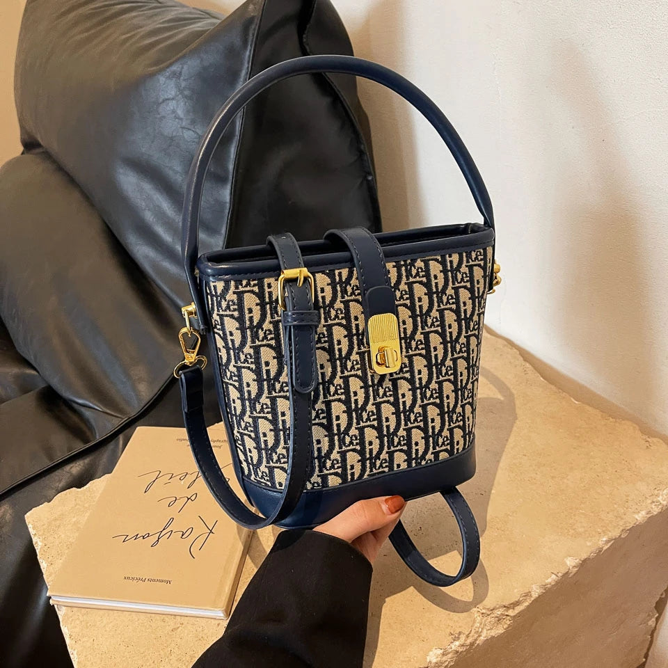 Handbags. High-grade fashion handbag bag female 2025 new autumn and winter retro leisure bucket bag minority design shoulder bag