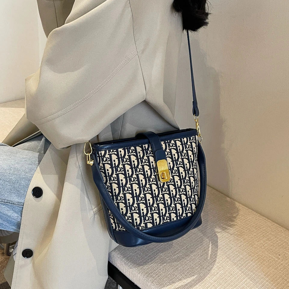 Handbags. High-grade fashion handbag bag female 2025 new autumn and winter retro leisure bucket bag minority design shoulder bag