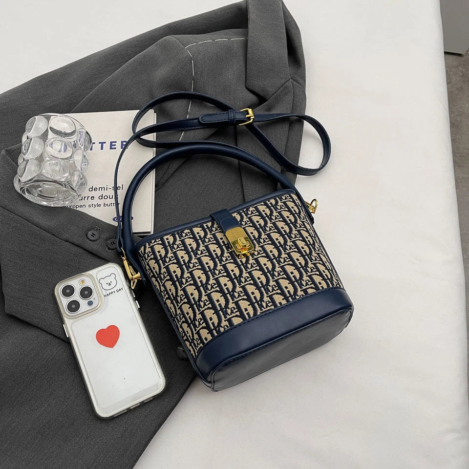 Handbags. High-grade fashion handbag bag female 2025 new autumn and winter retro leisure bucket bag minority design shoulder bag