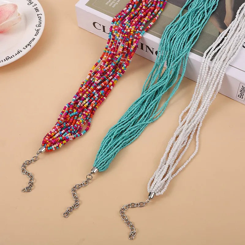 A fashionable multi-layered necklace with a simple and elegant feminine charm. A retro and exaggerated collarbone chain
