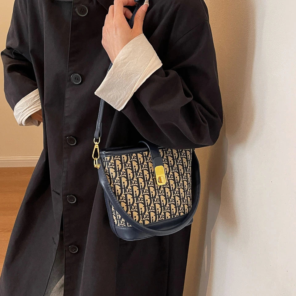 Handbags. High-grade fashion handbag bag female 2025 new autumn and winter retro leisure bucket bag minority design shoulder bag