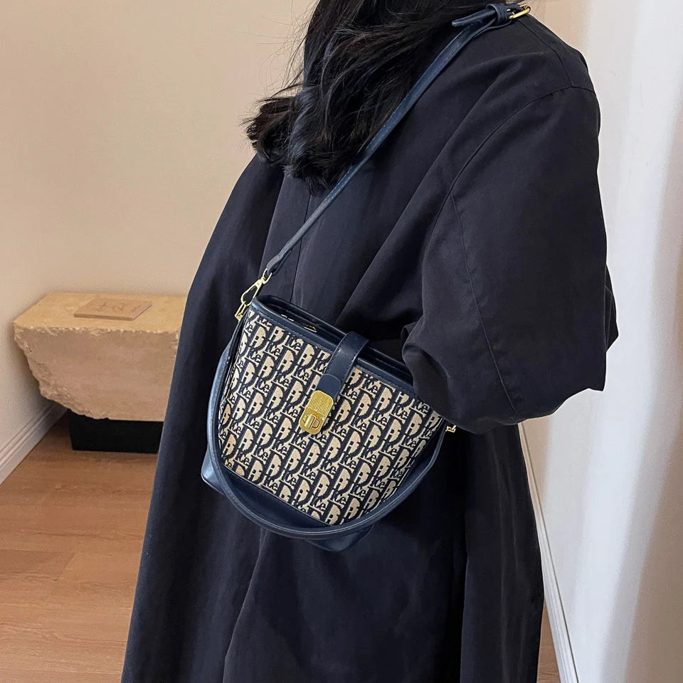Handbags. High-grade fashion handbag bag female 2025 new autumn and winter retro leisure bucket bag minority design shoulder bag