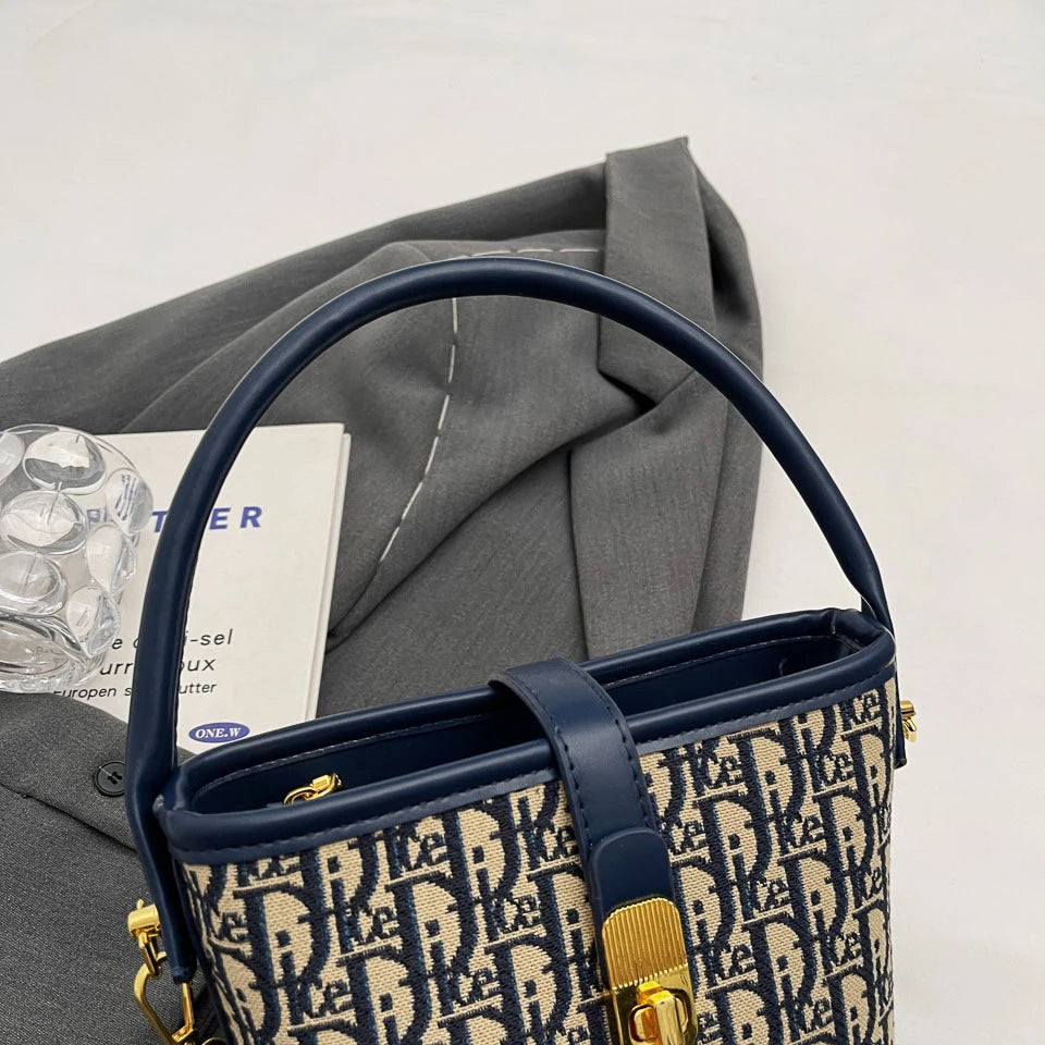 Handbags. High-grade fashion handbag bag female 2025 new autumn and winter retro leisure bucket bag minority design shoulder bag