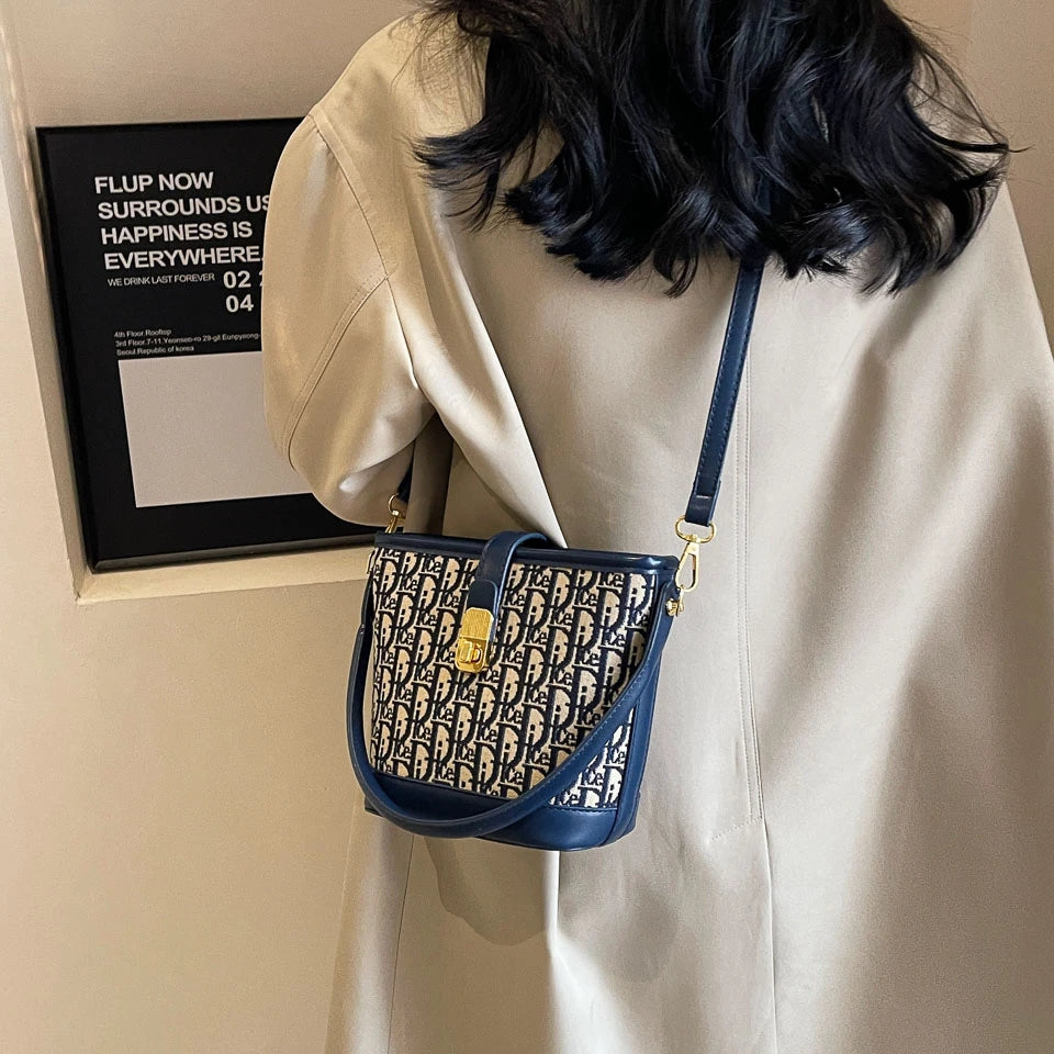 Handbags. High-grade fashion handbag bag female 2025 new autumn and winter retro leisure bucket bag minority design shoulder bag